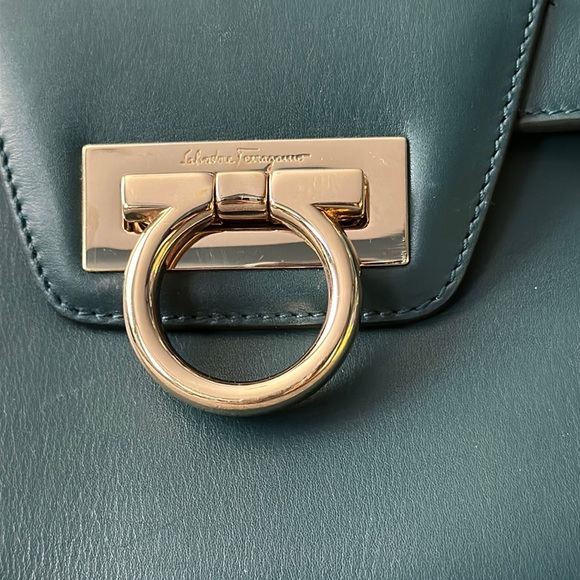 Vintage Salvatore Ferragamo shoulder bag - Picture 3 of 14